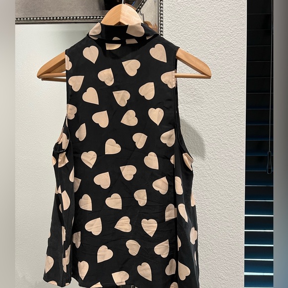 EQUIPMENT SLEEVELESS HEART PRINT SILK BLOUSE COLOR: GREY/CREAM  SIZE:M - Picture 2 of 3